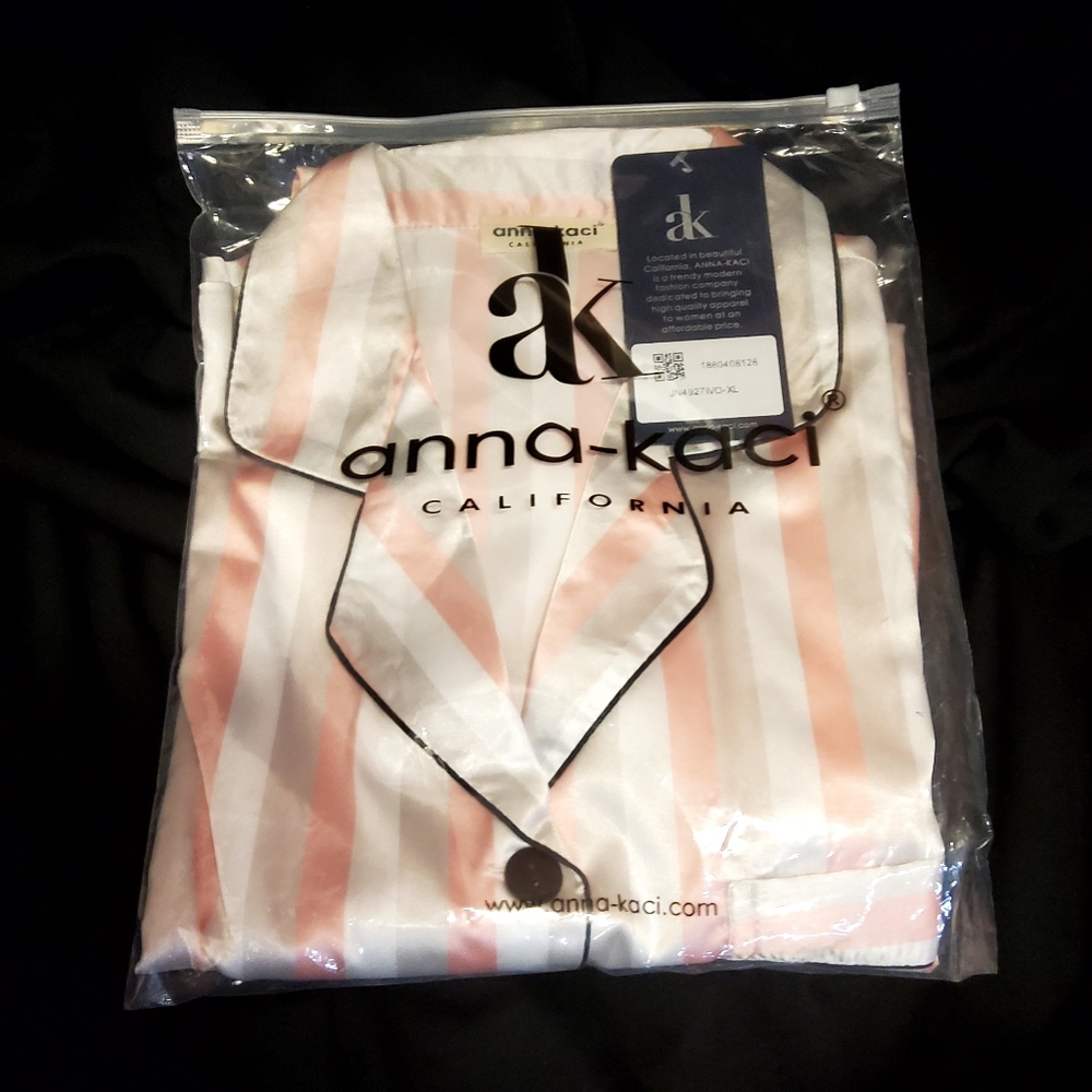Anne-Kaci - pink/Stripe, blk trim, s/s button down with short PJ'S set.